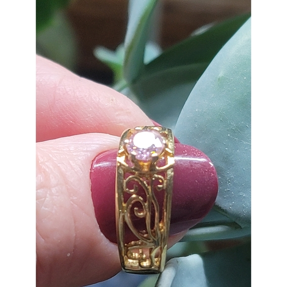 Elegant Gold Ring with Pink Stone - Picture 3 of 7